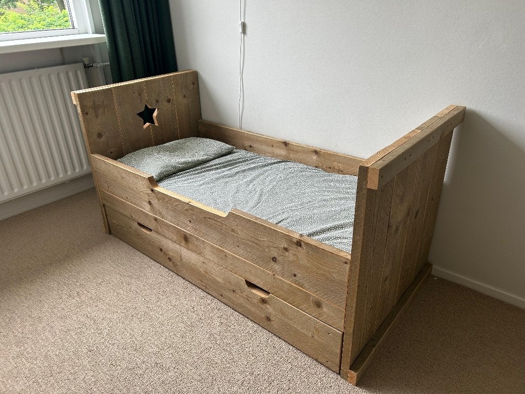 Steigerhouten kinderbed met matras (150x70 cm) en opberglade, Ophalen, Bruin, Steigerhout, 190 cm of minder