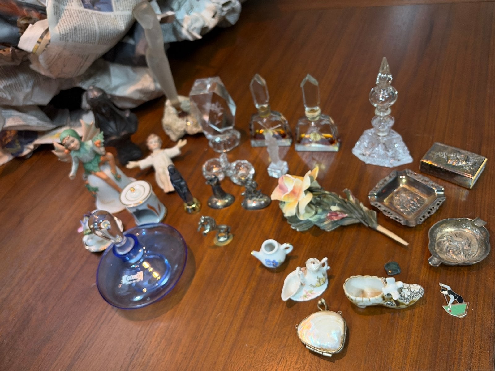 Diverse verzameling van decoratieve items, tussen kitsch…, Ophalen