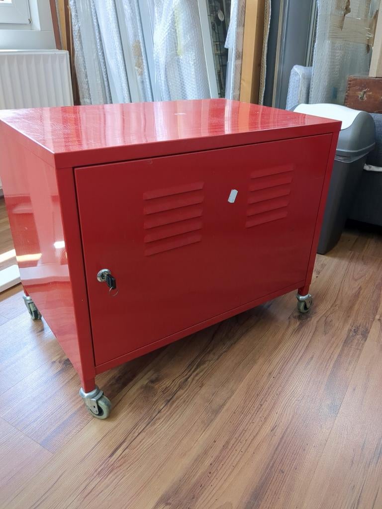 Rood metalen kastje op wielen met slot, Ophalen, Gebruikt, Industrieel, Modern