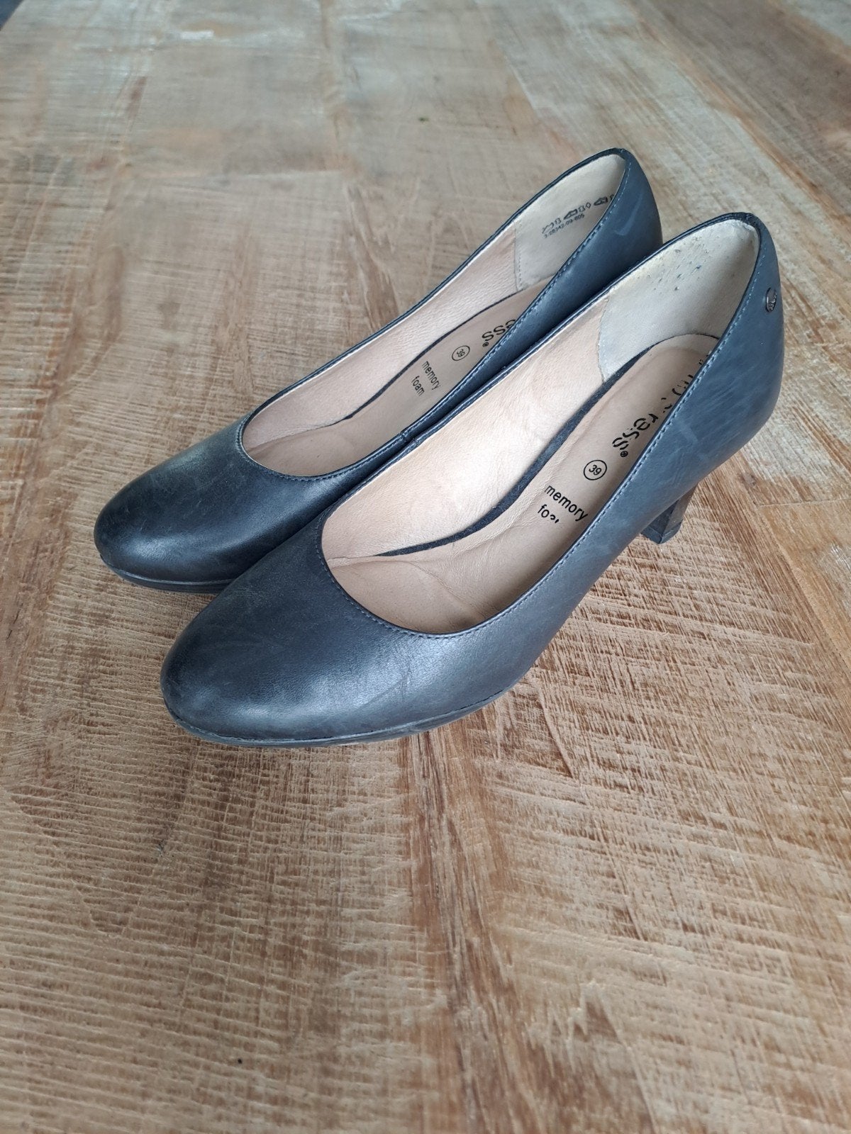 Donker grijze pumps met lage hak - Maat 39, Kleding | Dames, Schoenen met lage hakken, Ophalen of Verzenden, Gedragen, No Stress