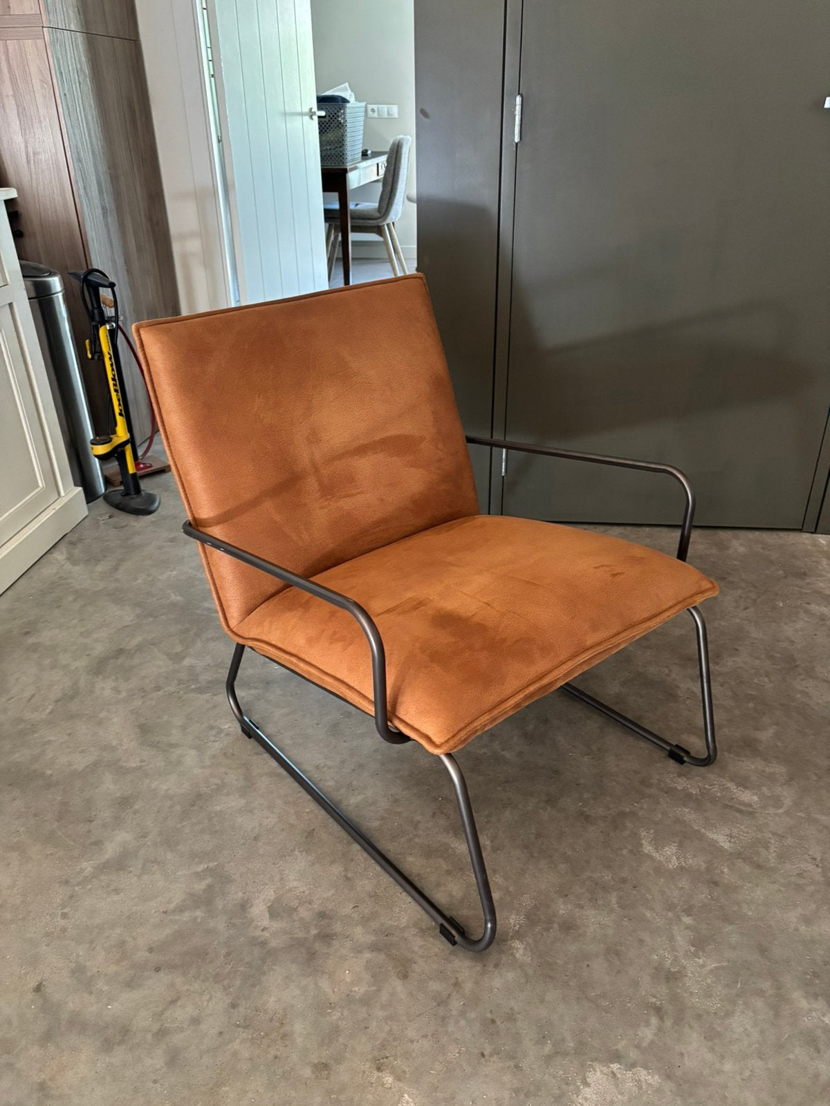Fauteuil licht bruin, Ophalen, 75 tot 100 cm, Zo goed als nieuw, Stof