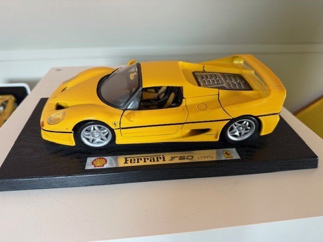 Ferrari F50 1995 1:18 op displayvoet Maisto, Ophalen of Verzenden, Zo goed als nieuw, Auto, Maisto