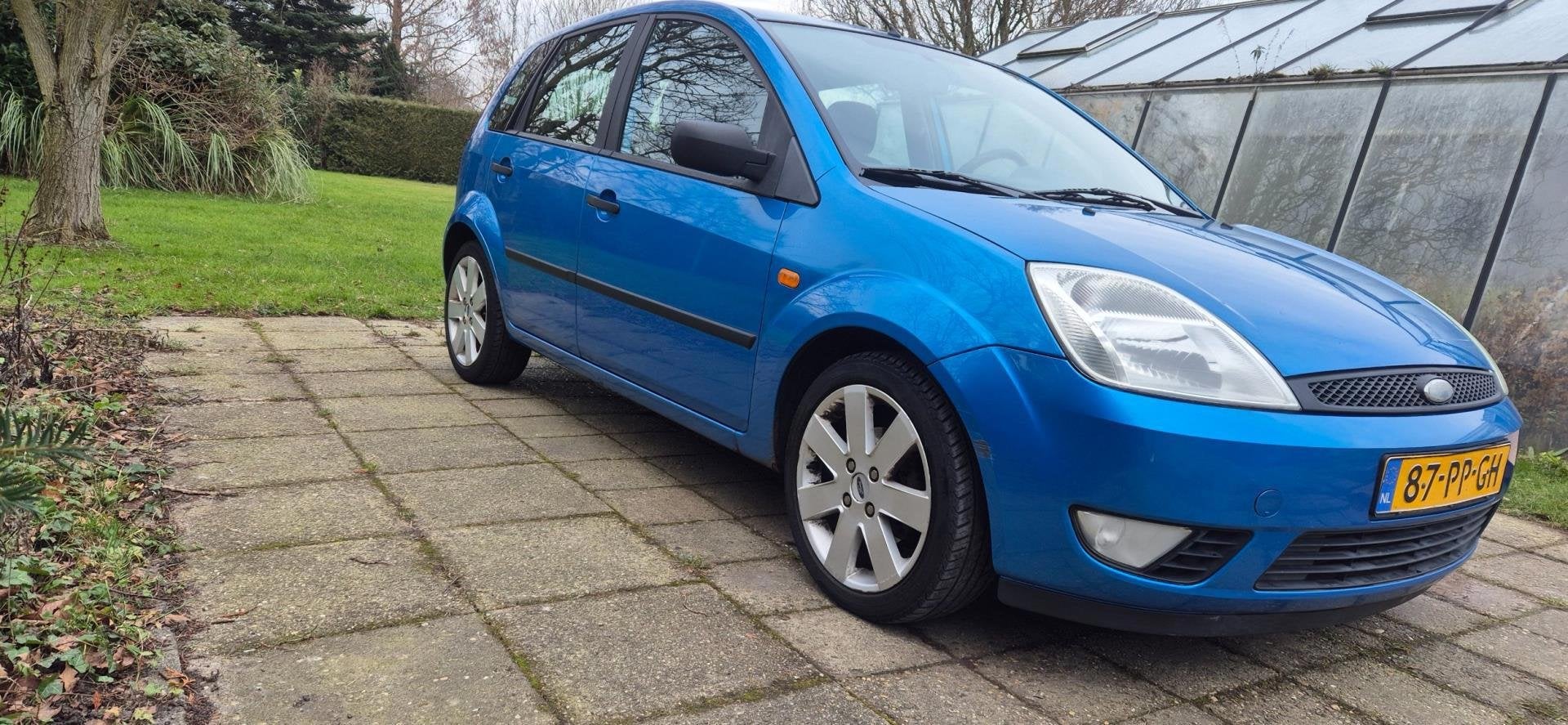 Ford Fiesta 1.3 Futura 5 DEURS AIRCO APK, Auto's, 1299 cc, 4 cilinders, Blauw, Origineel Nederlands