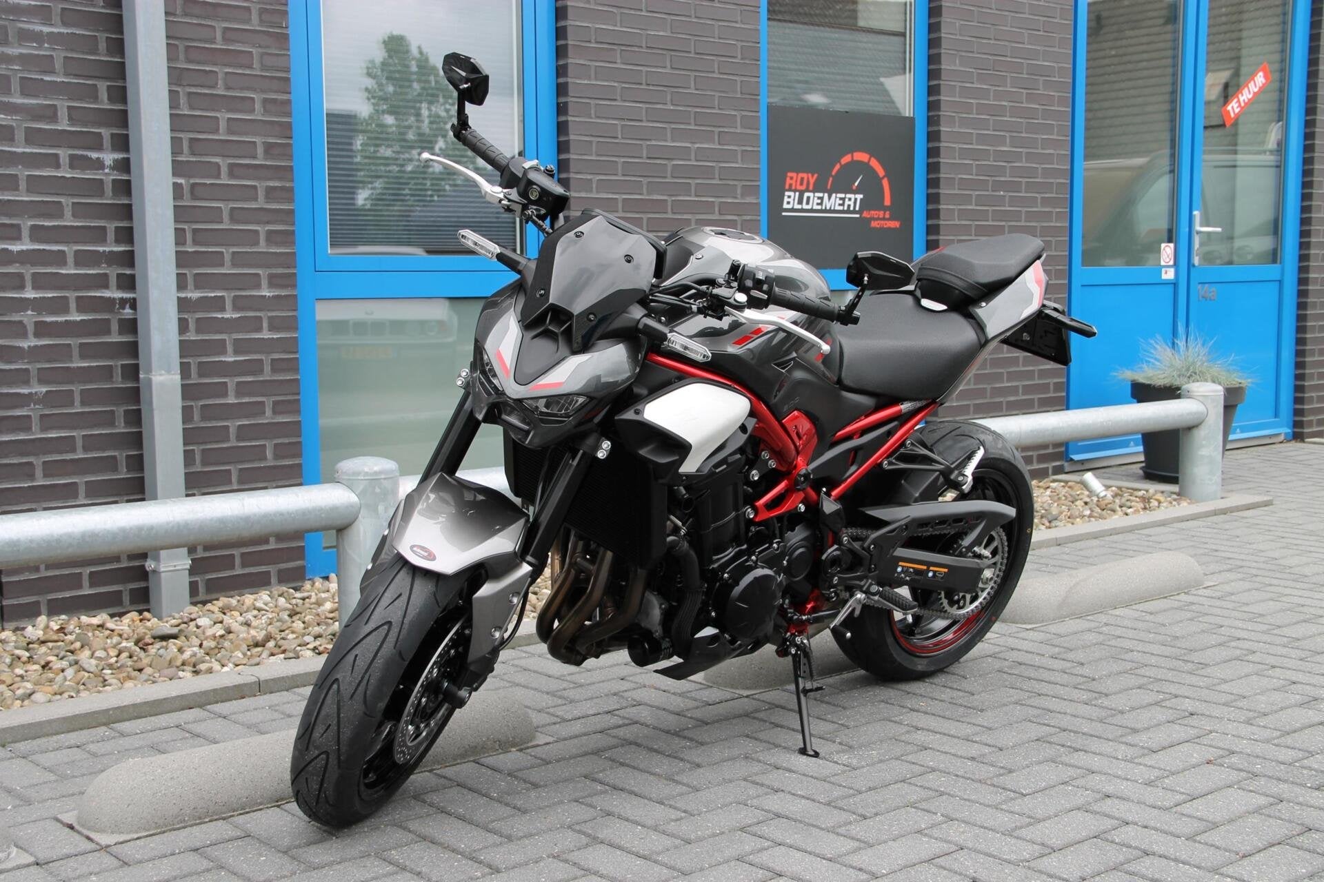 Kawasaki Z900 2025 Bodis NIEUW 124pk Quickshifter, Motoren, Info@kawasaki.eu, Traction Control, 948 cc, Meer dan 35 kW