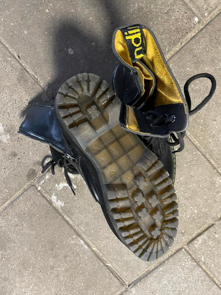 Kistjes: 2x zwart (mt 39), 1x zwart/geel (mt 41), Kleding | Dames, Schoenen, Ophalen of Verzenden, Gedragen, Zwart, Lage of Enkellaarzen