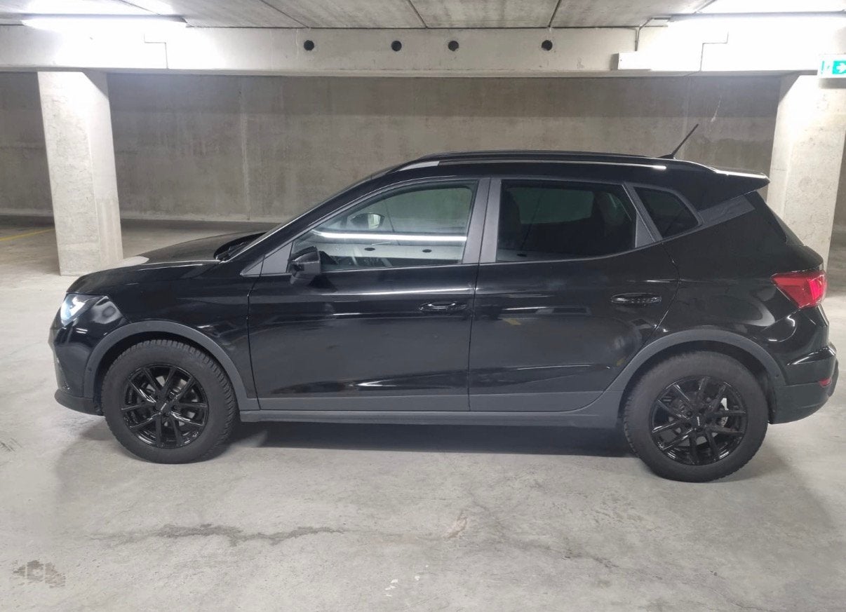 Seat Arona 1.0 TSI 115pk Dsg-7 2024 Zwart, Auto's, 1131 kg, Stof, Adaptive Cruise Control, 610 kg