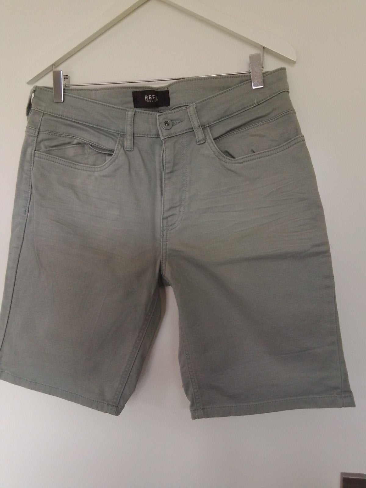 Groene korte broek Refill mt L, Maat 52/54 (L), Refill, Ophalen of Verzenden, Zo goed als nieuw