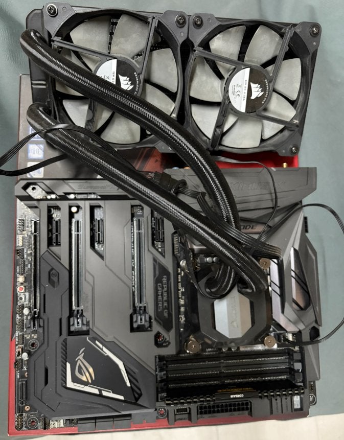 i7-7700K + ASUS ROG Maximus IX Code + Corsair waterkoeling, Computers en Software, Gebruikt, DDR4, Ophalen of Verzenden, ATX