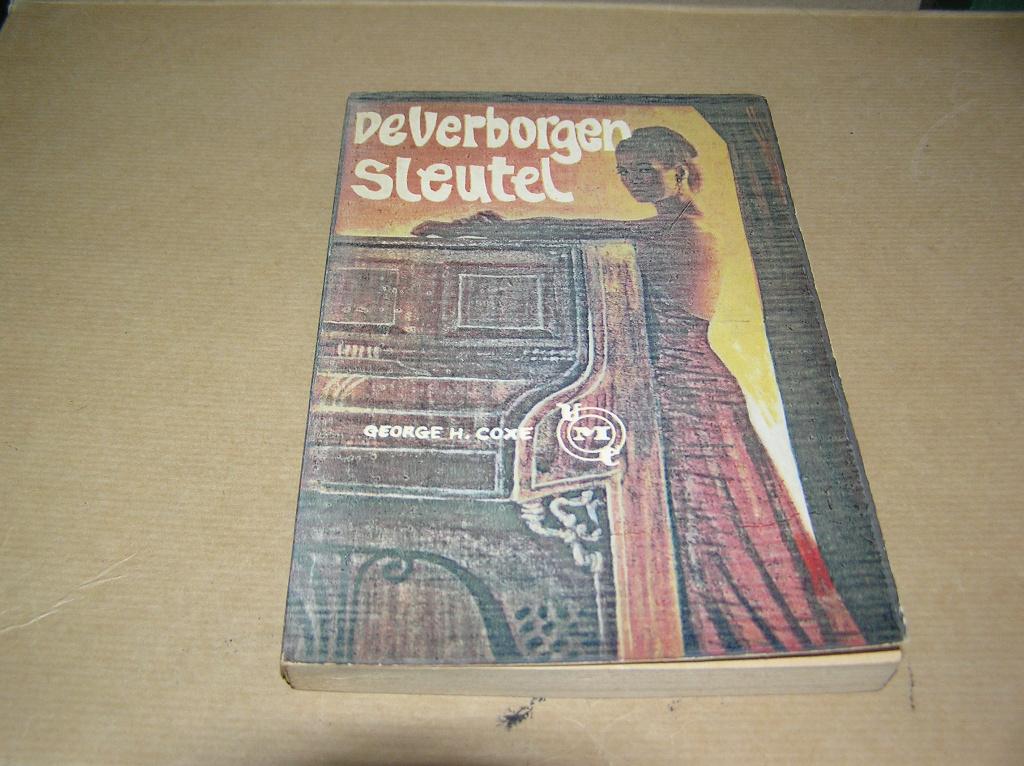 DE VERBORGEN SLEUTEL / Coxe, George(UMC Real 272), Boeken, Detectives, Ophalen of Verzenden, Gelezen, Coxe, George