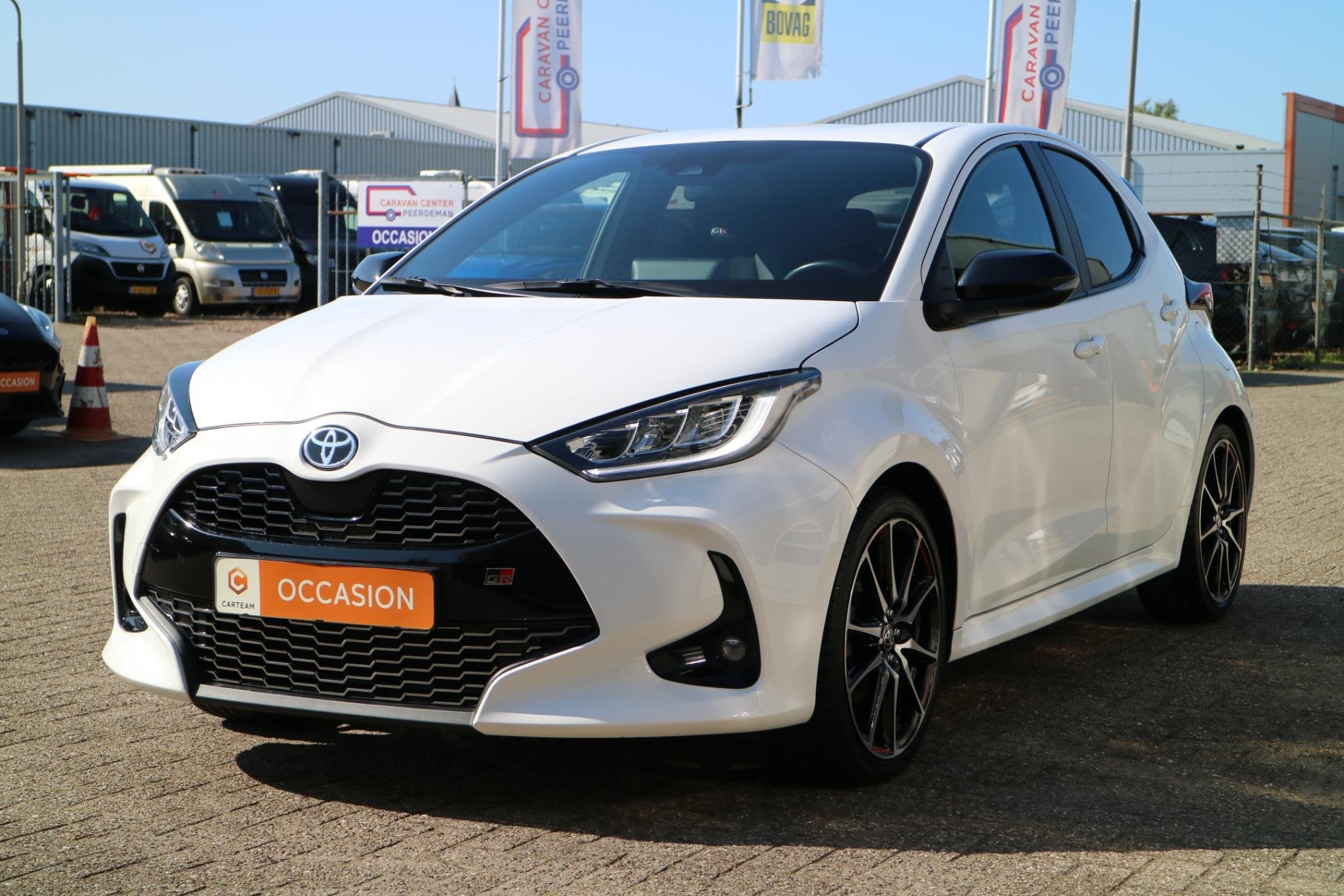 Toyota Yaris 1.5 Hybrid GR Sport | Automaat! | Blindspot | C, Auto's, 450 kg, Gebruikt, Wit, 1490 cc