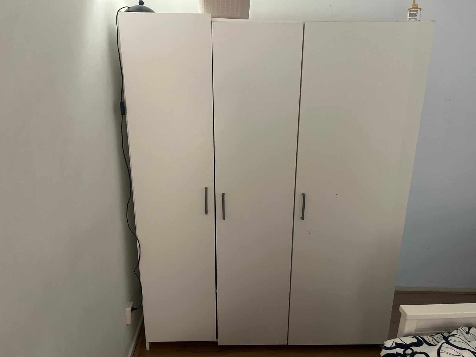 Kledingkast met 3 deuren - Achterwand beschadigd