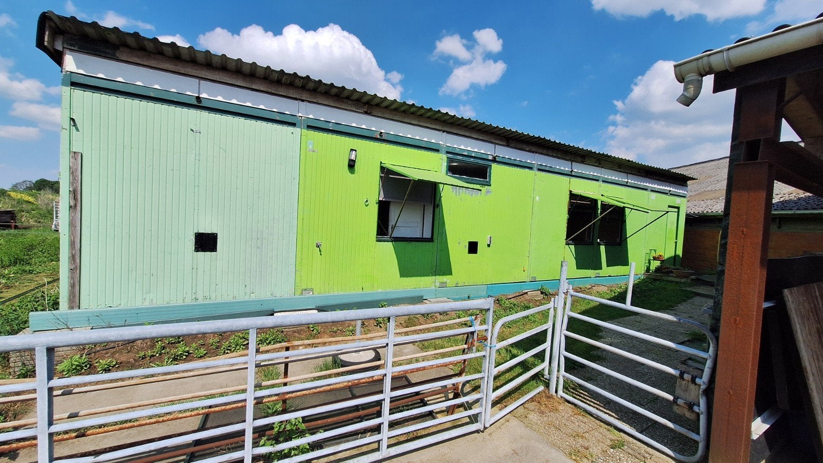 Woonunit 90m2, 2 toilet, keuken, badk (direct beschikbaar), Ophalen