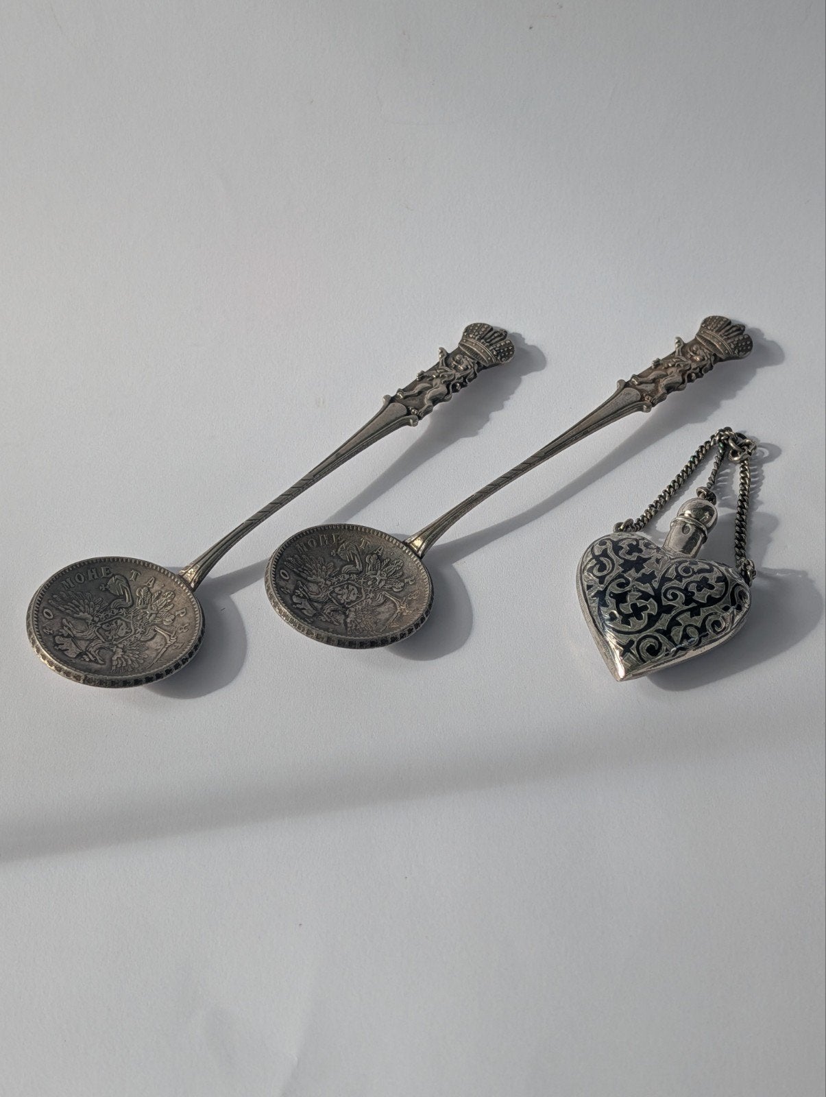 Antiek Russisch Zilveren Set: Lepels en Parfumflesje, Antiek en Kunst, Ophalen of Verzenden, Zilver