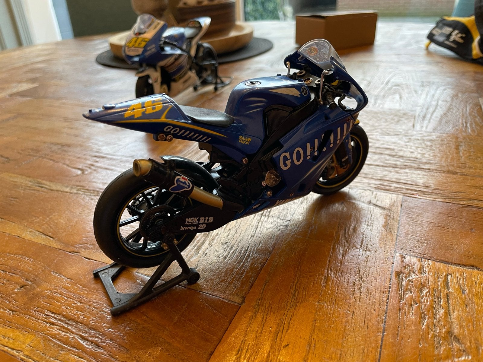 Valentino Rossi Schaalmodel 1:12 - Yamaha 2005, Ophalen of Verzenden, Zo goed als nieuw, Motor