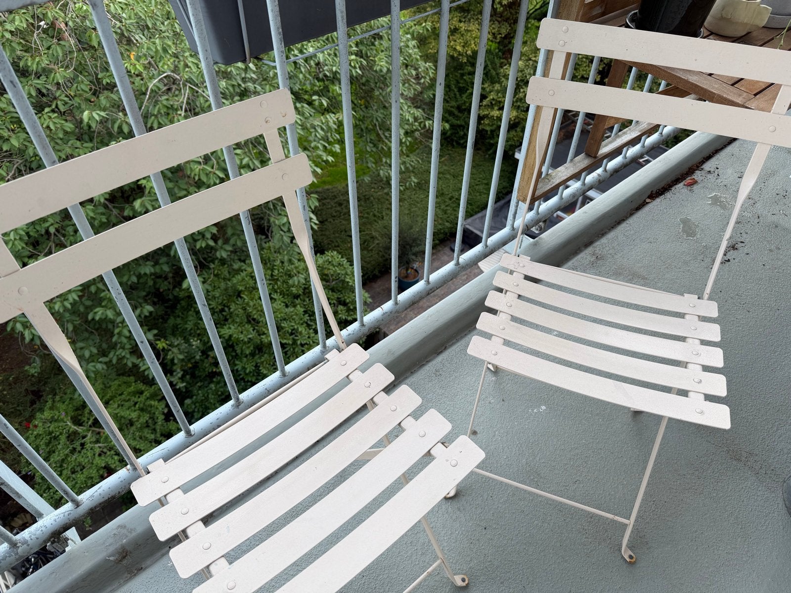 fermob chairs bistro light pink x2, Tuin en Terras, Tuinstoelen, Ophalen, Gebruikt, Metaal, Inklapbaar