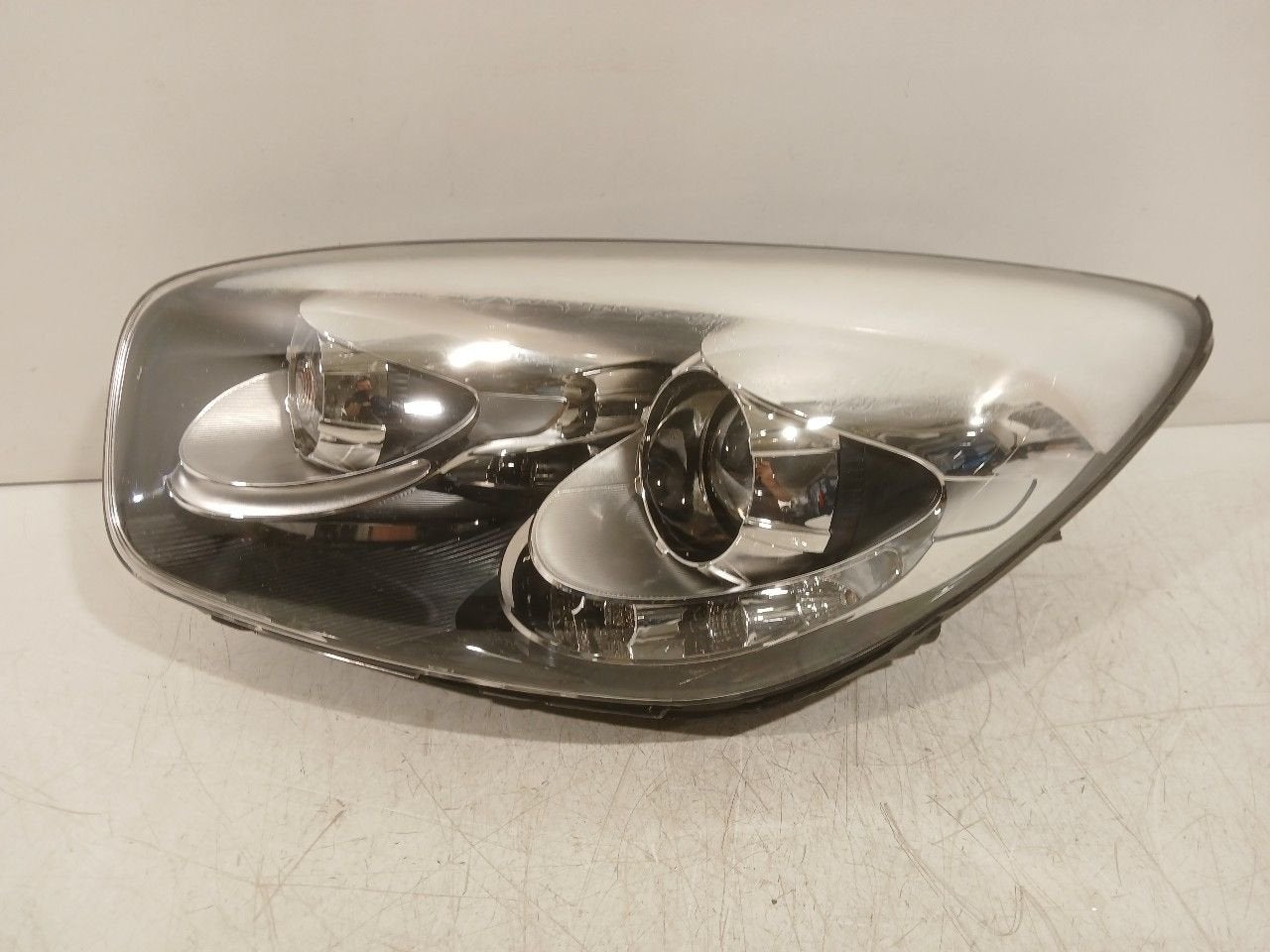 Koplamp links Kia Picanto, Auto-onderdelen, Verlichting, Onderdelen@venauto.nl, Van der Ven Autorecycling B.V., Ettenseweg 76, 4706 PB Roosendaal, The Netherlands