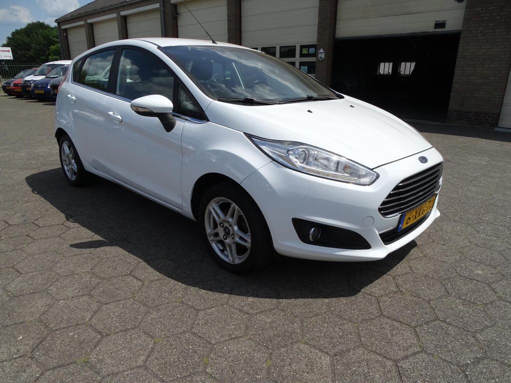 Ford Fiesta 1.0 Titanium AIRCO/NAV/LMV/5 DEURS, Voorwielaandrijving, Euro 5, Stof, Zwart