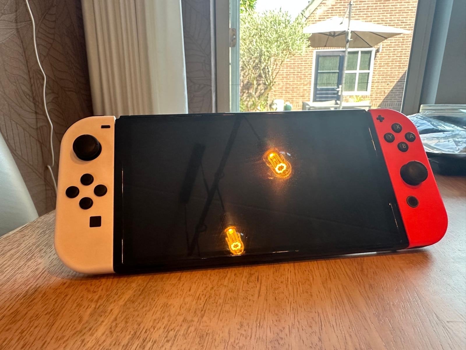 Nintendo Switch OLED complete set (Dock mist achterkant), Met 2 controllers, Switch OLED, Ophalen, Gebruikt