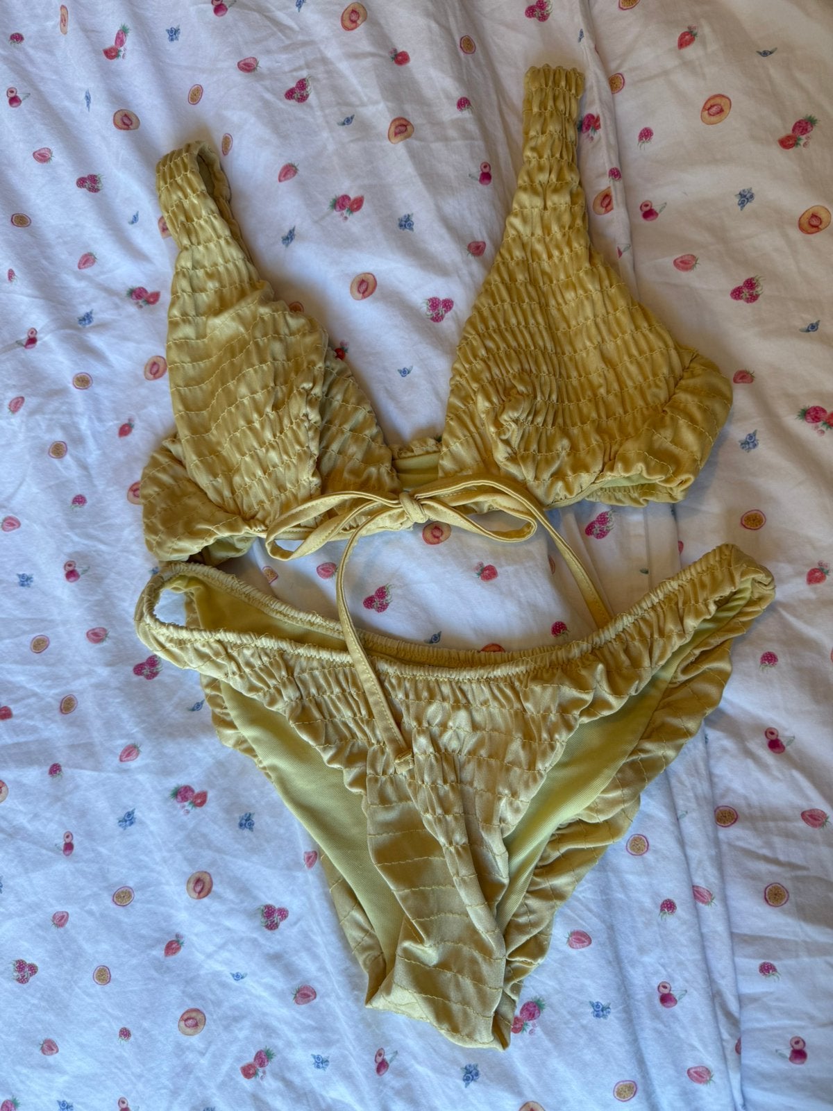 Asos design gele butteryellow bikini Maat 38, Kleding | Dames, Badmode en Zwemkleding, Ophalen of Verzenden, Gedragen, Geel, Bikini