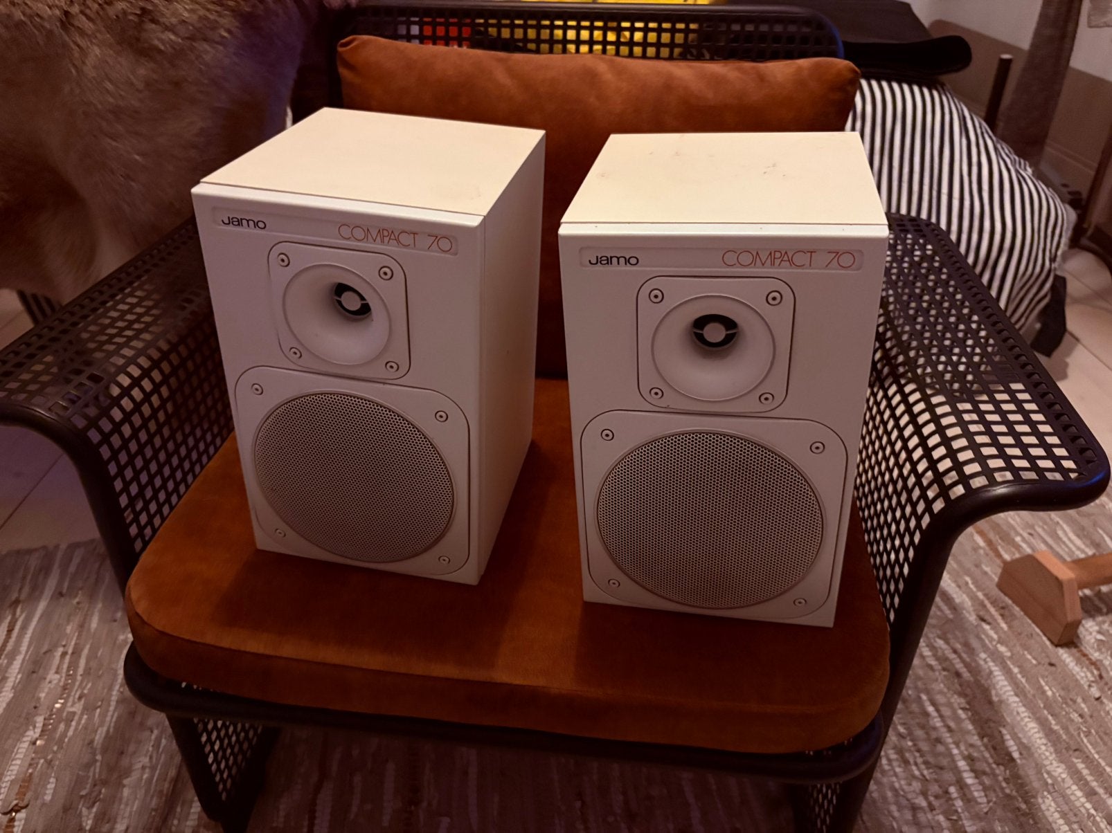 Jamo compact 70 speakers wit, Ophalen, Zo goed als nieuw, 60 tot 120 watt, Jamo