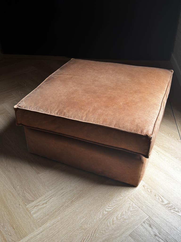 Velvet hocker / poef cognac kleur – 80x80 cm, Huis en Inrichting, Banken | Voetenbanken en Poefen, Ophalen, Vierkant, 75 tot 100 cm