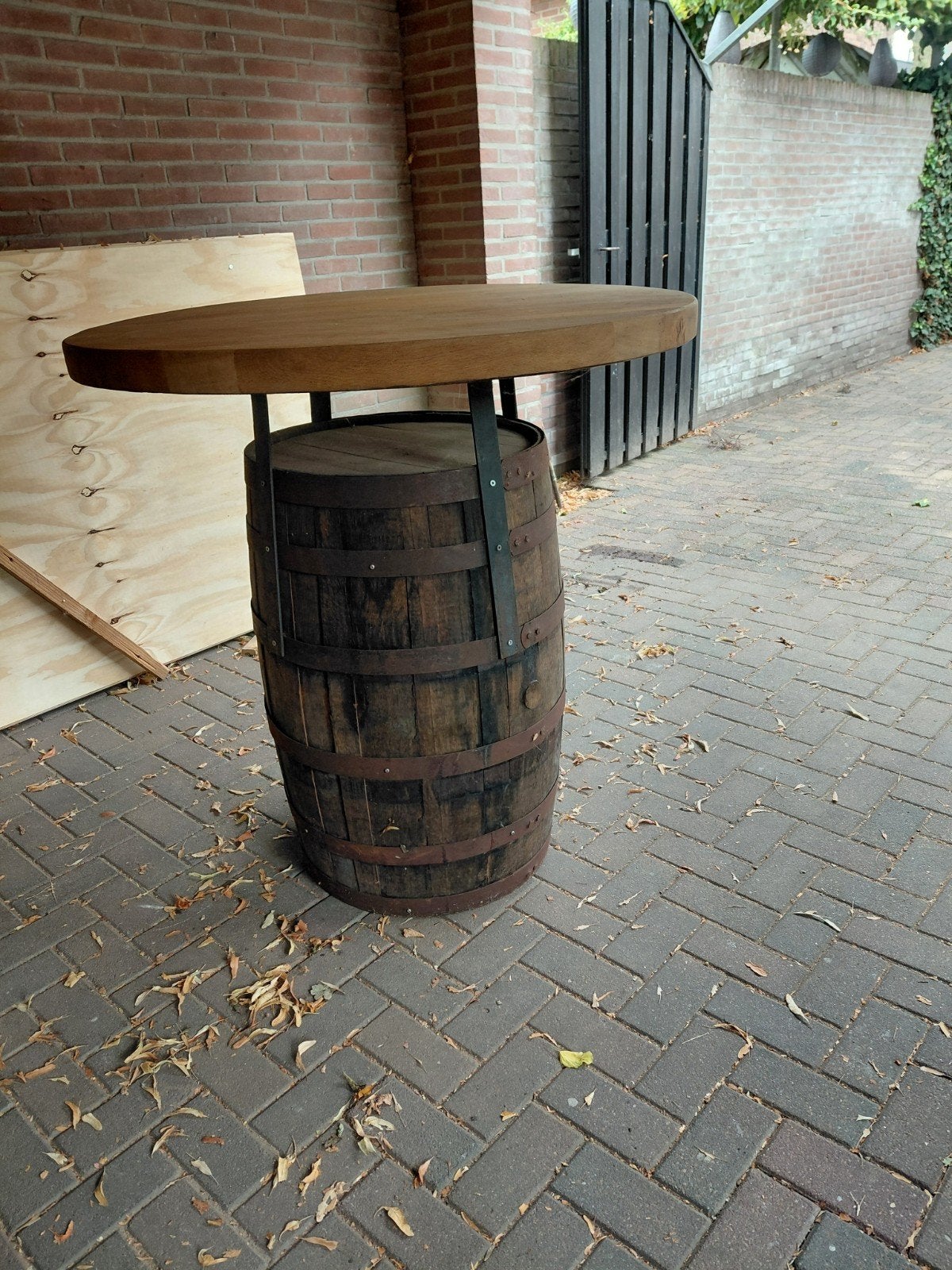 Statafel met origineel whiskyvat en massief eiken blad, Ophalen