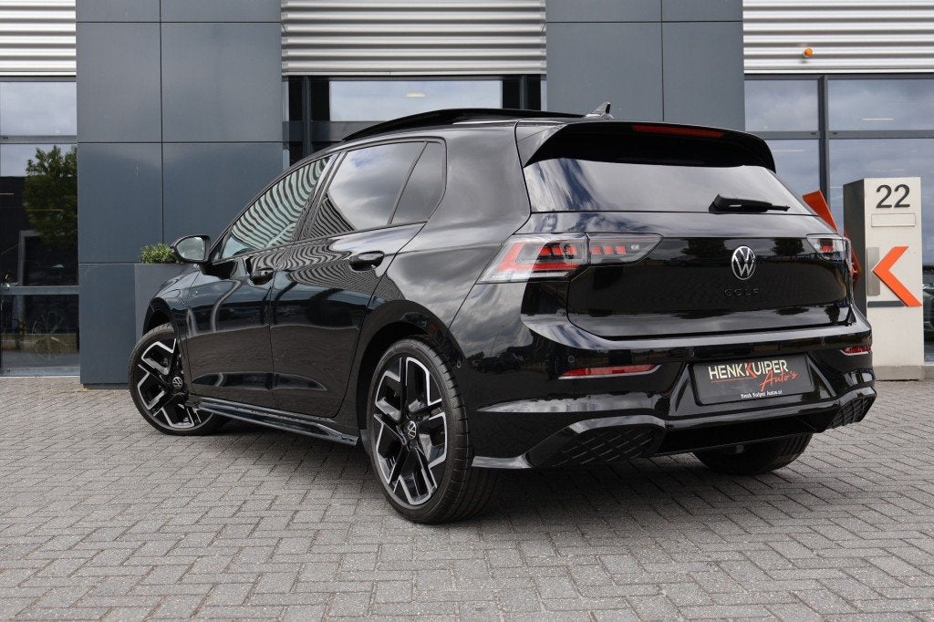 Volkswagen GOLF R-line 1.5 eTSI 150pk DSG facelift Black sty, Automaat, 4 cilinders, Zwart, Bedrijf