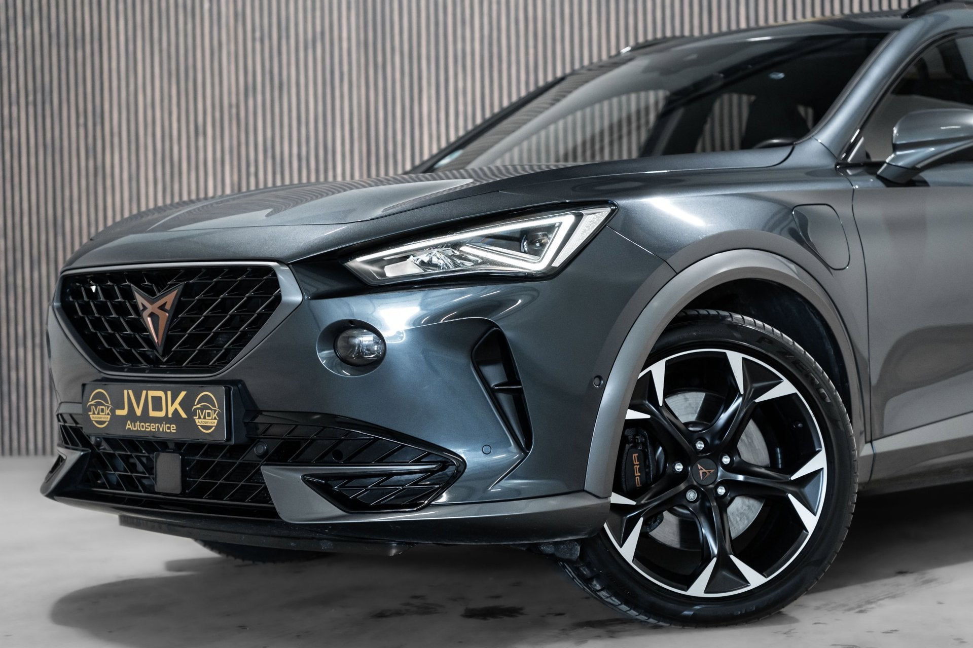 Cupra Formentor 1.4 e-Hybrid VZ Performance PANO LED, Auto's, Dealer onderhouden, Gebruikt, 4 cilinders, Leder en Stof