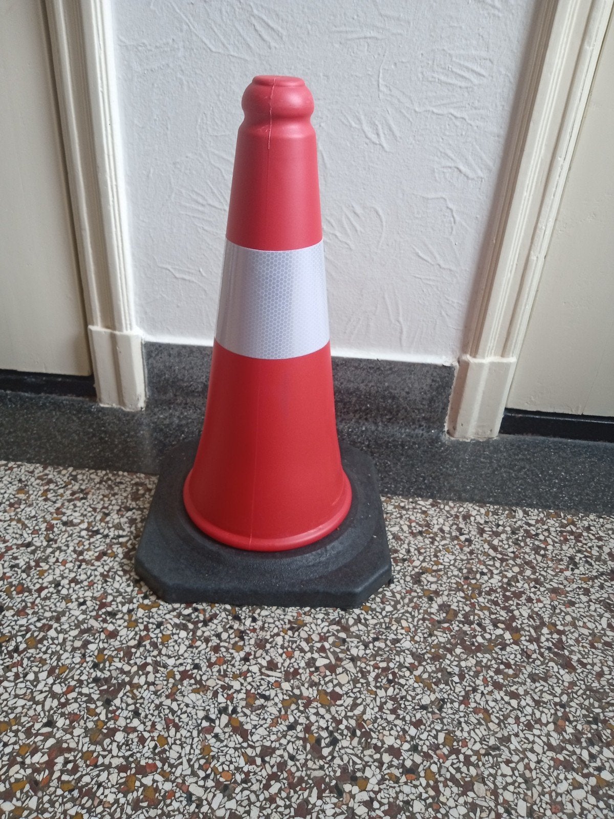 Nieuw: Set van 4 verkeerskegels, rood/wit, 51cm, verzwaard, Ophalen