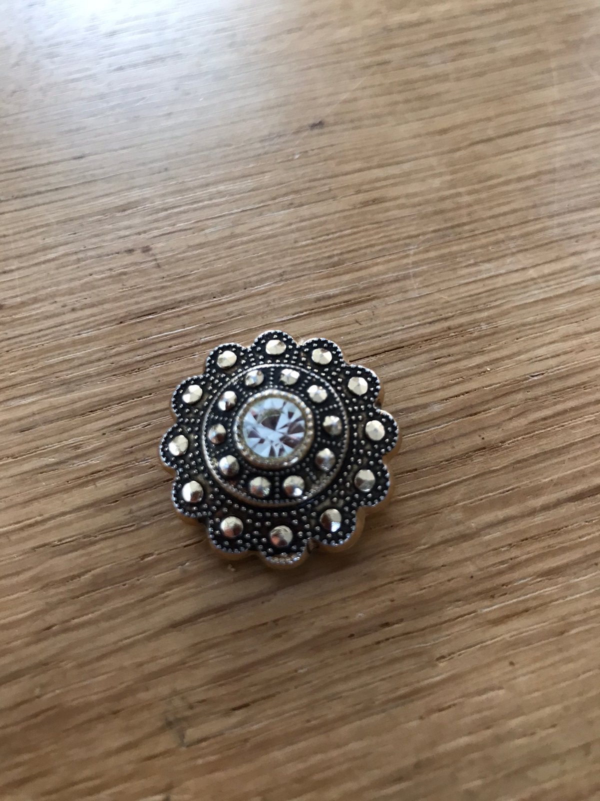 Vintage goudkleurige sjaalklem, Ophalen of Verzenden, Gebruikt, Overige materialen, Overige merken