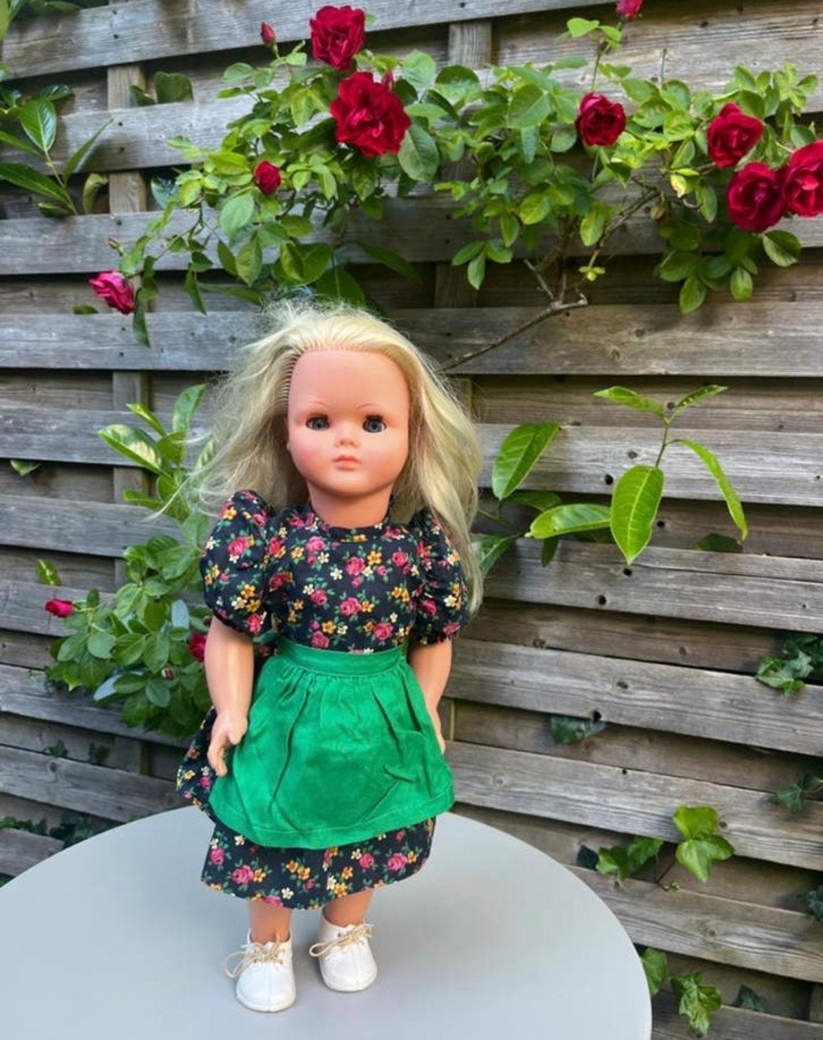 Vintage Duitse pop jaren '40 - Blond haar, traditionele jurk, Verzamelen, Poppen, Ophalen of Verzenden, Zo goed als nieuw, Pop