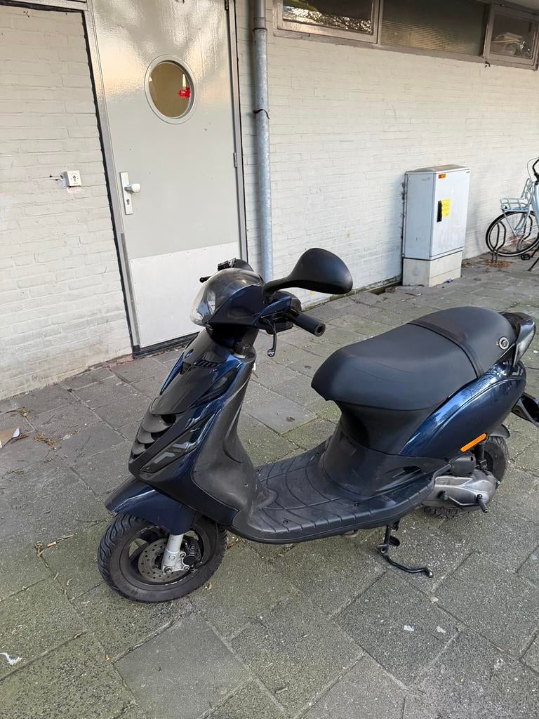 Zip 70cc lc, Fietsen en Brommers, Scooters | Piaggio, Zo goed als nieuw, Zip, Tweetakt, Ophalen