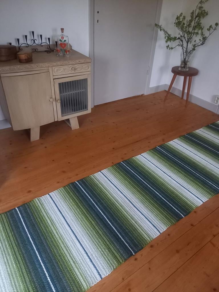 Lange Zweedse loper (plast-matta) uit Värmland, z.g.a.n., 200 cm of meer, Groen, Zo goed als nieuw, Rechthoekig