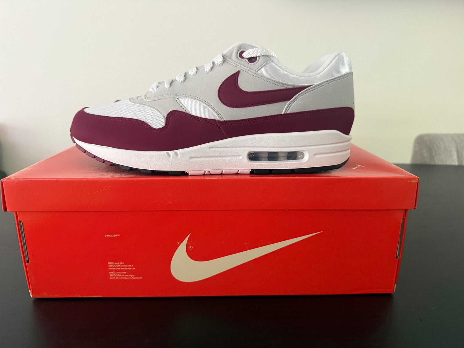 Nike Air Max 1 x Stranger Things “Steve Harrington” 45,5, Ophalen of Verzenden, Nieuw, Overige kleuren