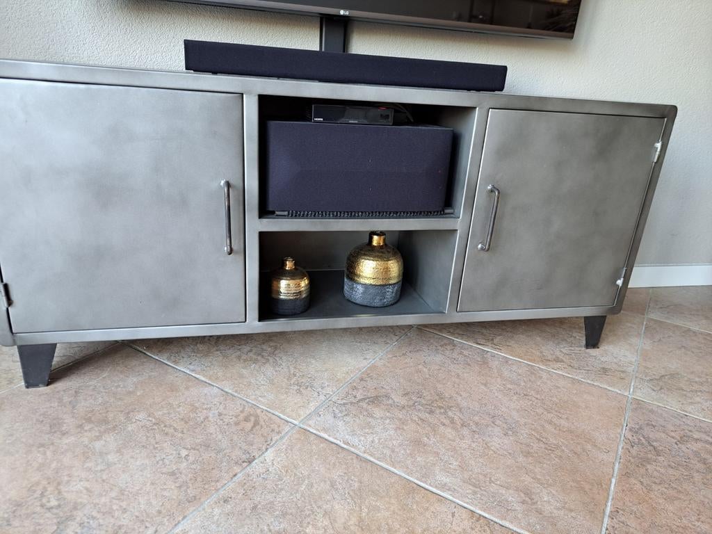 Stalen TV-kastje 140x37,5x62 cm, Ophalen