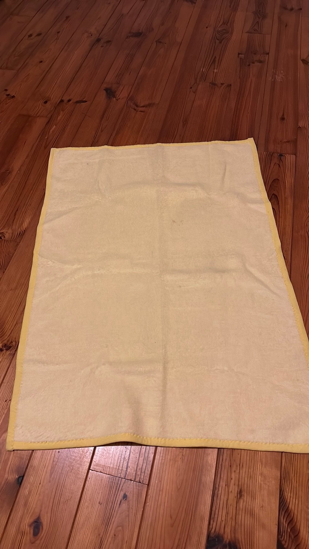 Ledikant dekentje licht geel 100x150, Ophalen of Verzenden, Gebruikt, Rechthoek