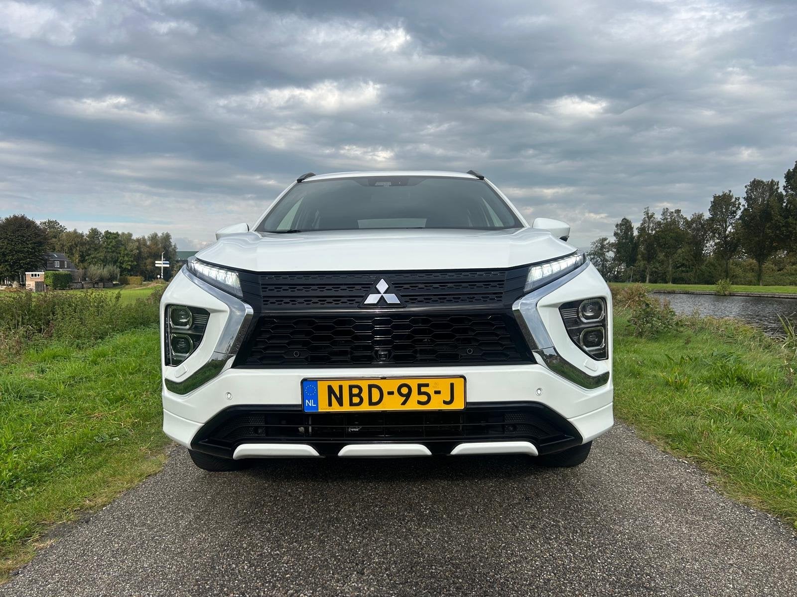 Mitsubishi Eclipse Cross 2.4 PHEV Black Edition | Apple Carp, Automaat, Dealer onderhouden, Wit, 1875 kg