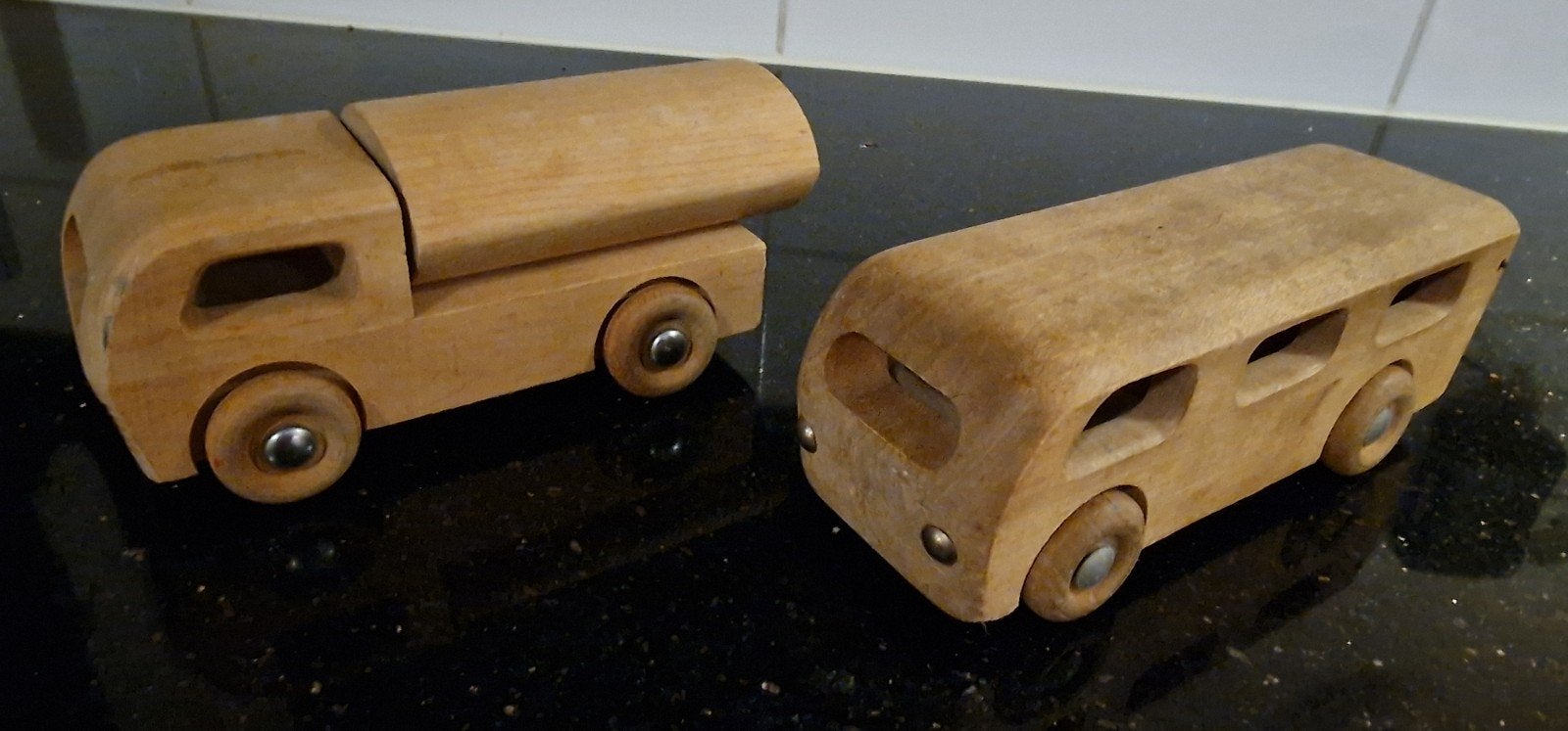 Houten auto's, merk Jukka (Finland) - kinderspeelgoed, Ophalen of Verzenden, Gebruikt, Rij- of Hobbelspeelgoed