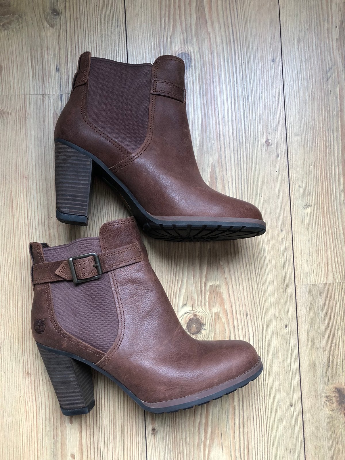 Leuke Bruine enkellaarsjes nieuw timberland maat 39,5, Bruin, Lage of Enkellaarzen, Nieuw, Ophalen of Verzenden