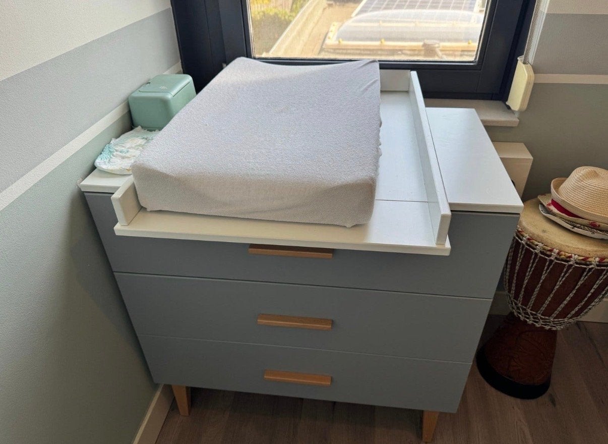 Babybedje met commode Emma - Zo goed als nieuw, 70 tot 85 cm, Ophalen of Verzenden, Zo goed als nieuw, Lattenbodem