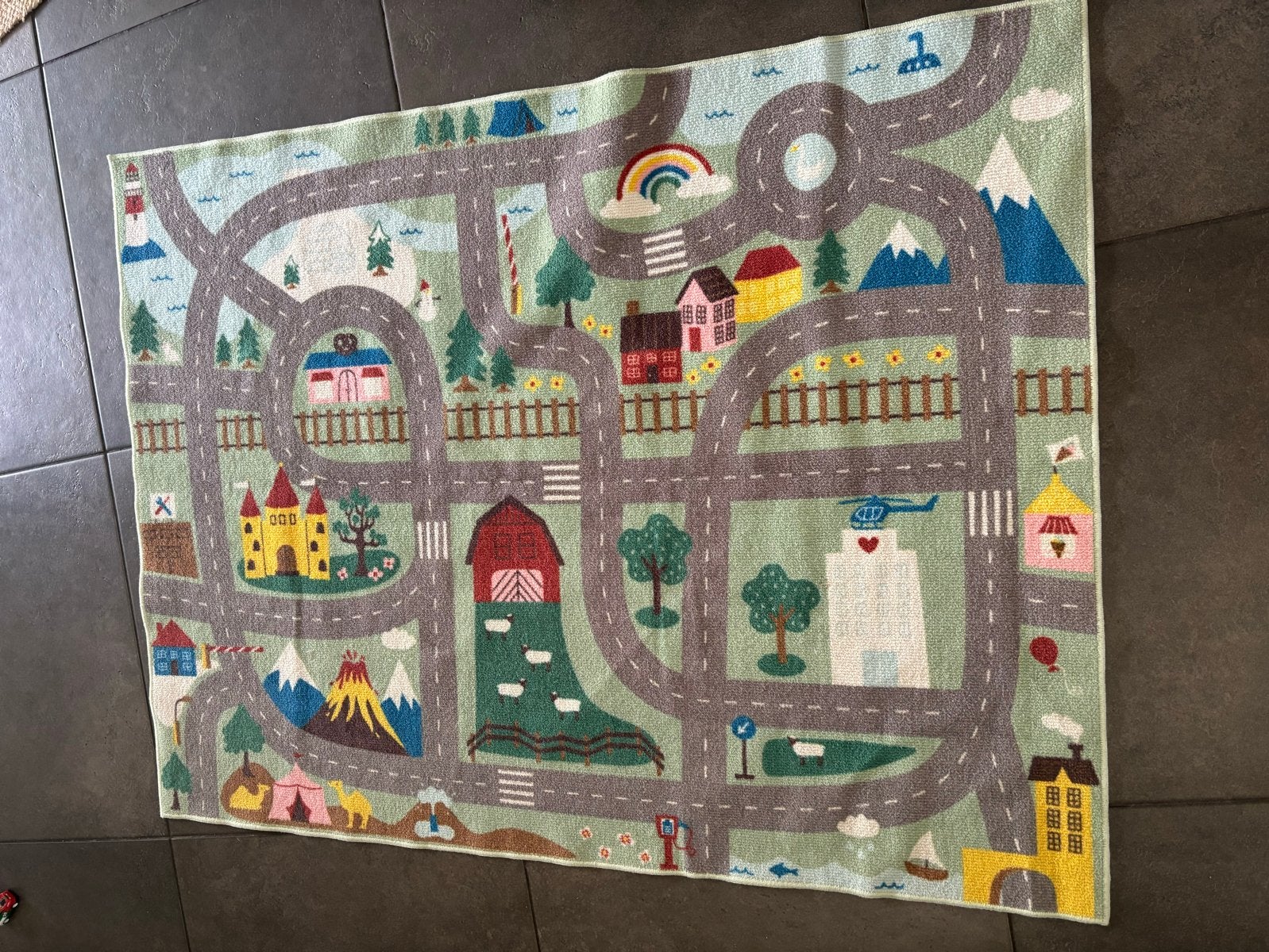 IKEA Speelkleed 100x133 cm - Wegdek met huizen en auto's, Kinderen en Baby's, Speelgoed | Speelkleden, Ophalen, Gebruikt