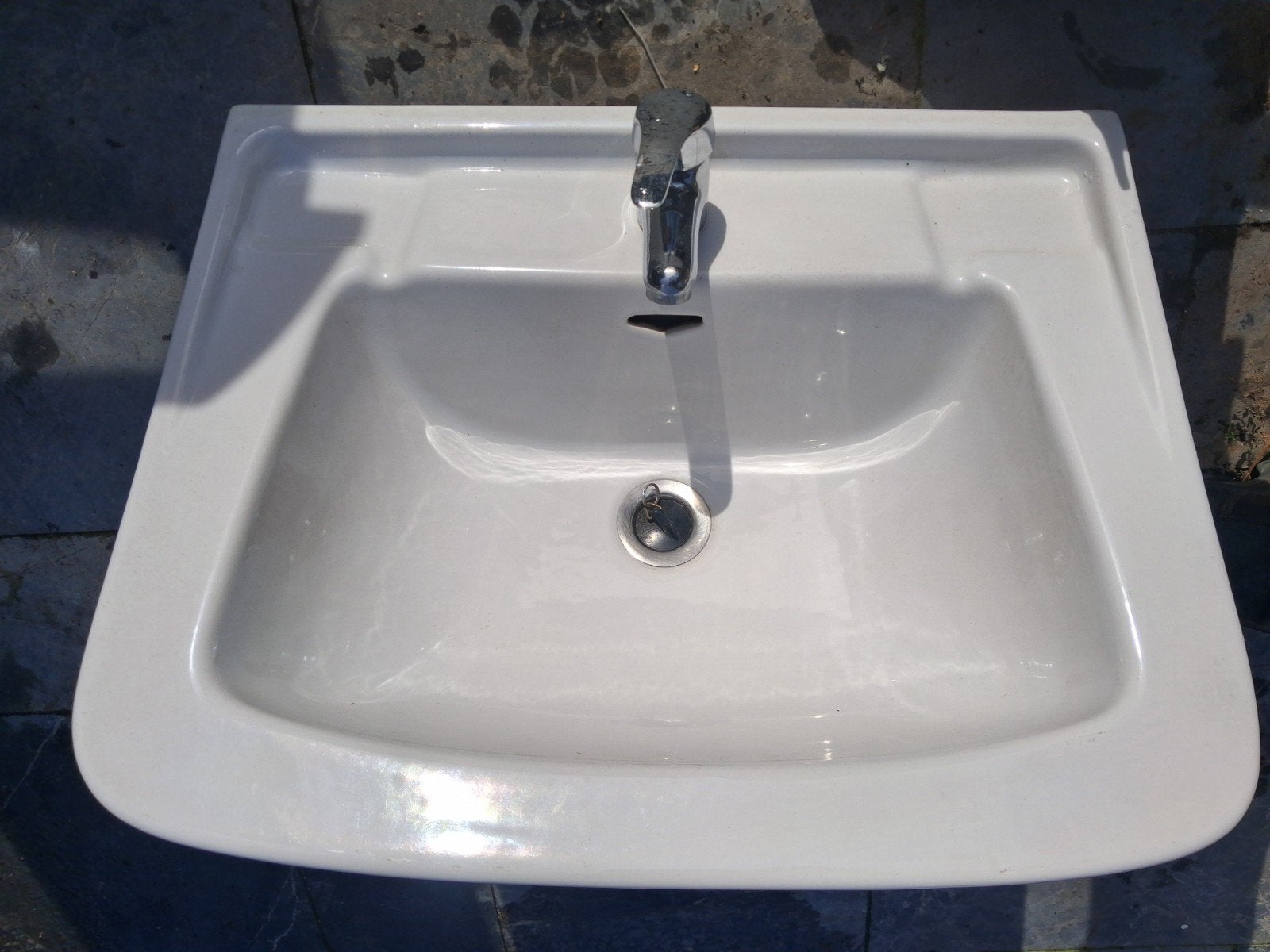 Wastafel met koud/warmwater kraan voor schuur/garage, Doe-het-zelf en Verbouw, Ophalen, Gebruikt, Wastafel