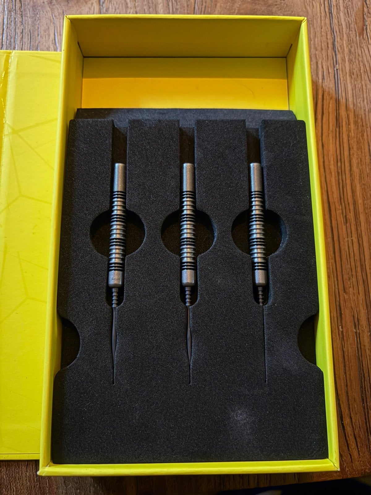 James Wade premier 24 gram, Sport en Fitness, Ophalen of Verzenden, Zo goed als nieuw, Pijlen