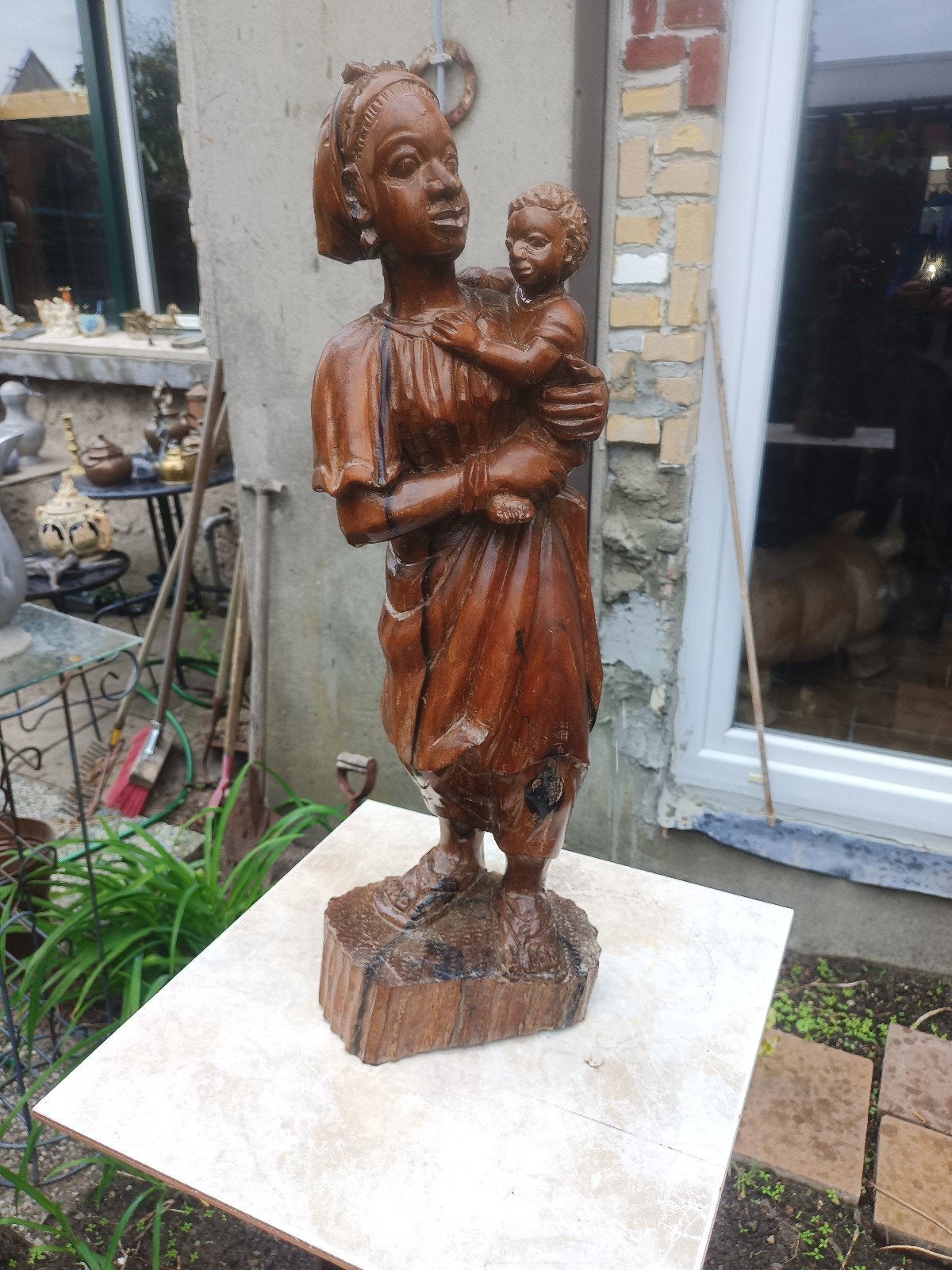 Ebony houten beeld van moeder en kind, Antiek en Kunst, Groep mensen, Ophalen of Verzenden, Handgemaakt, 20 - 50 cm