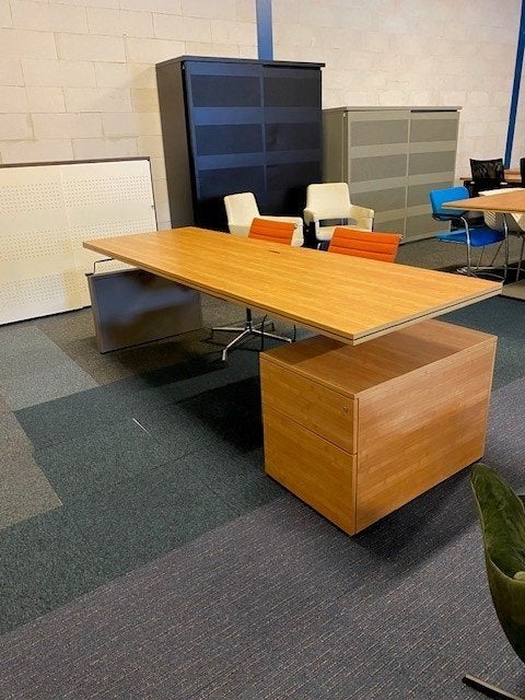 10 x Directiebureau Ahrend (slinger) - bamboe - 240 x 80 cm., Ophalen, Gebruikt, In hoogte verstelbaar, Bureau-kast combinatie