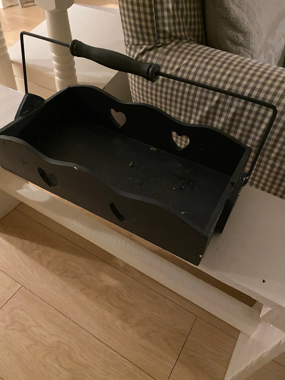 Brocante zwart houten kistje met hartjes en handvat, Ophalen