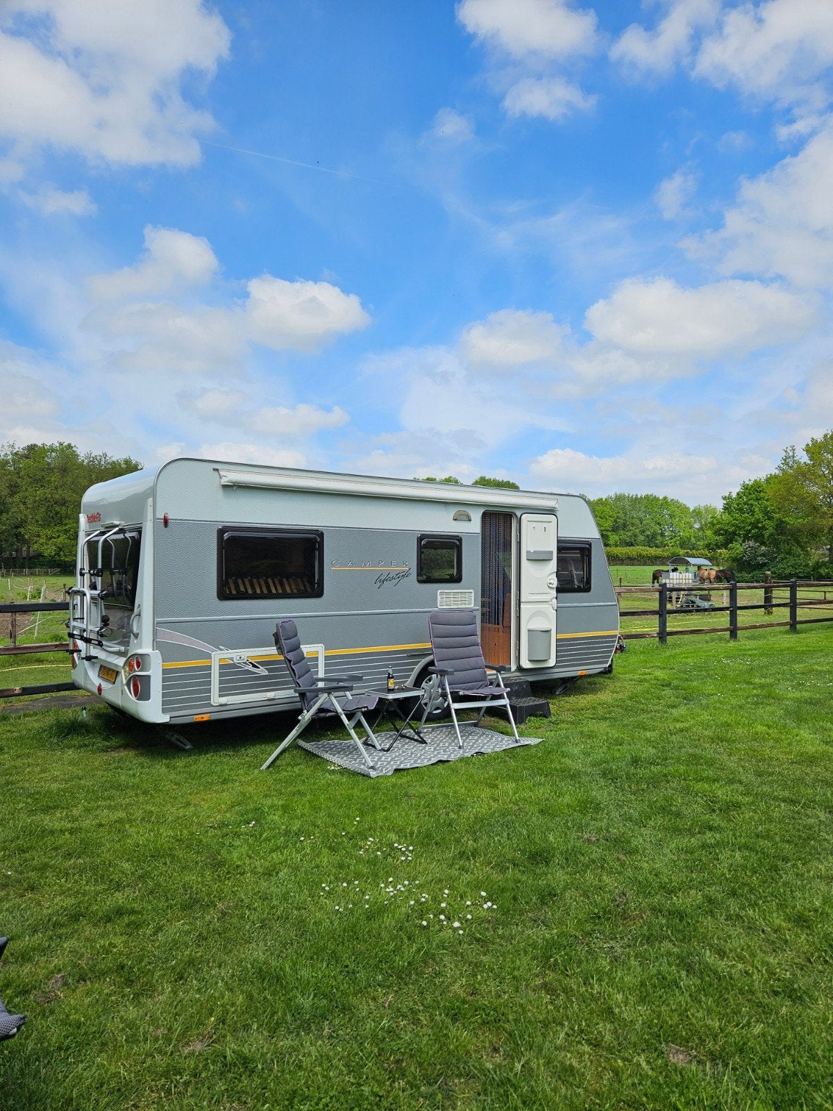 Dethleffs Camper Lifestyle 510 - compleet + perfecte staat, Caravans en Kamperen, Rondzit, Particulier, 1250 - 1500 kg, Airco
