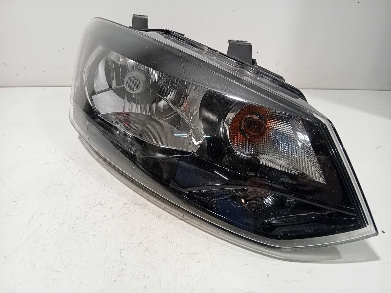 Koplamp rechts Volkswagen Polo, Onderdelen@venauto.nl, Van der Ven Autorecycling B.V., Gebruikt, Ettenseweg 76, 4706 PB Roosendaal, The Netherlands
