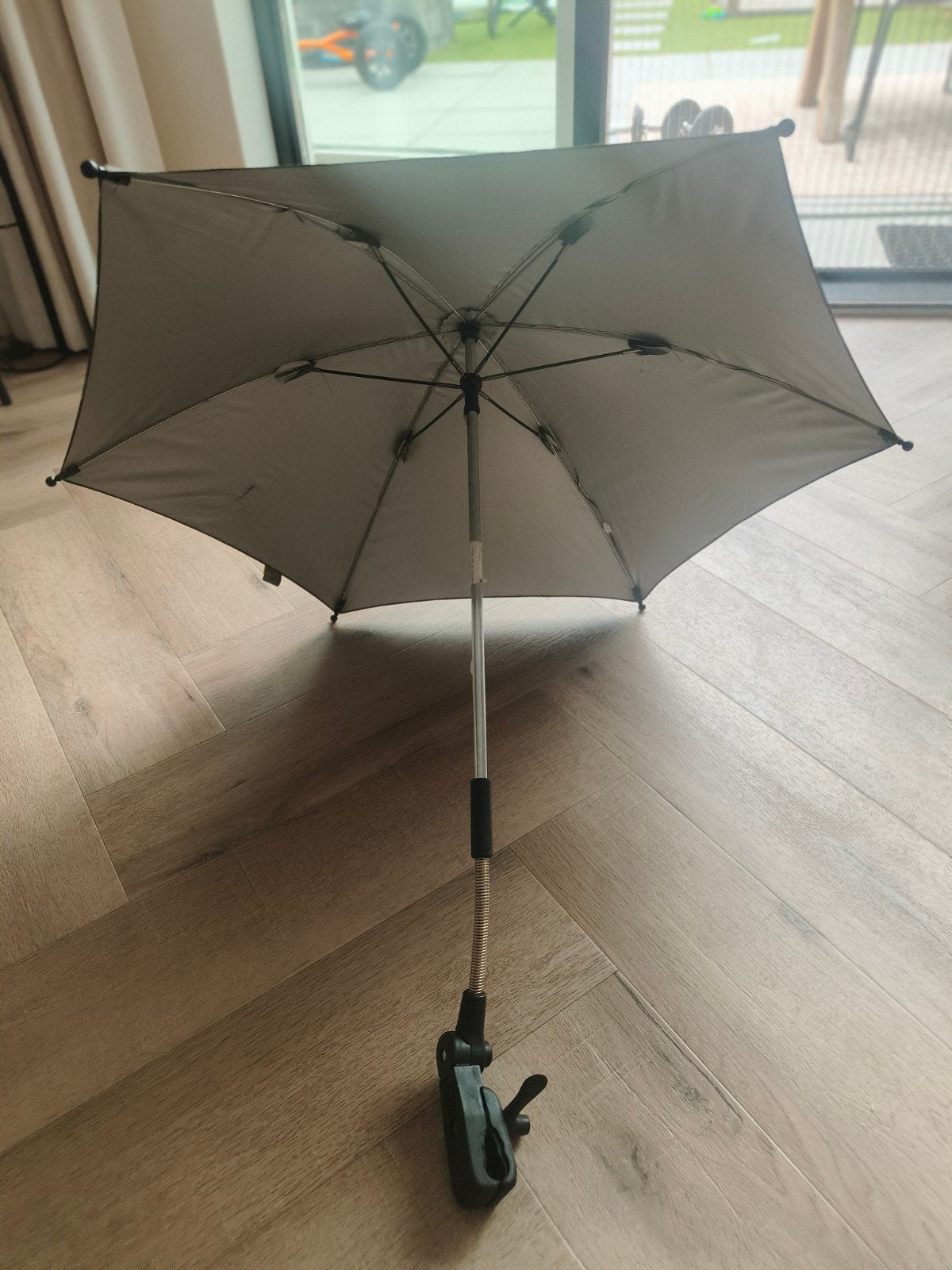 Groen parasolletje voor de kinderwagen. Zilver binnenin, Ophalen, Overige merken