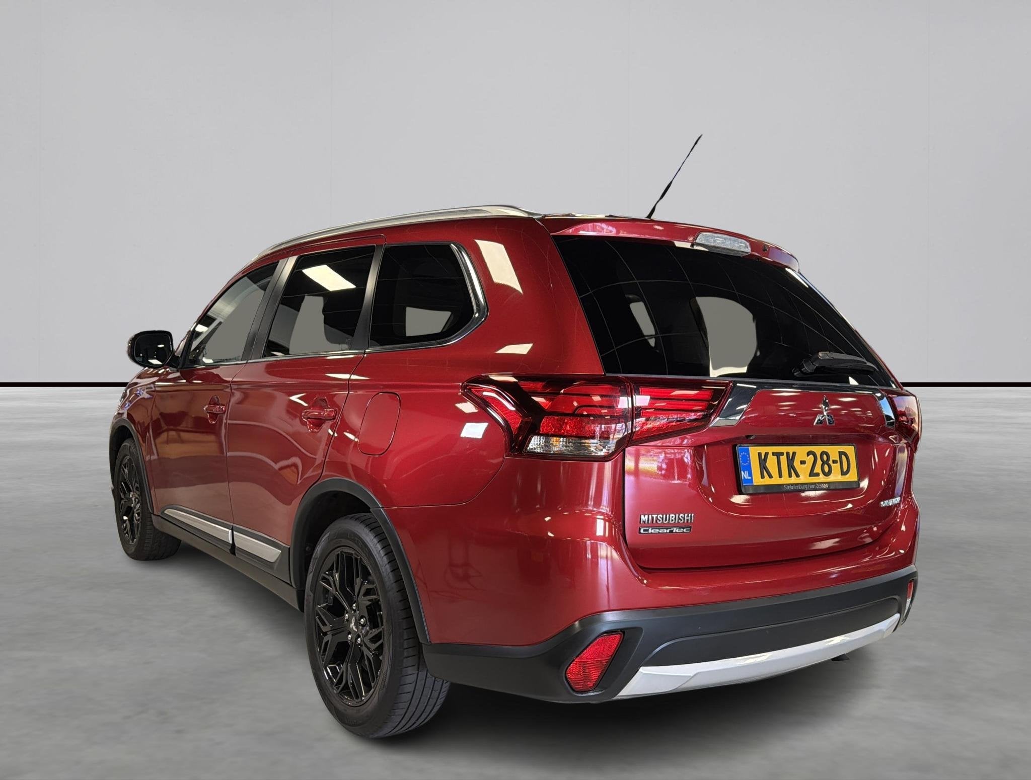 Mitsubishi Outlander 2.0 Instyle 4WD 7 Persoon, Leer, Auto's, Mitsubishi, Automaat, 1998 cc, Euro 6, 4 cilinders